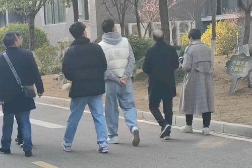 网红男女朋友吃瓜事件,揭秘娱乐圈甜蜜背后的真相 第2张 网红男女朋友吃瓜事件,揭秘娱乐圈甜蜜背后的真相 第2张