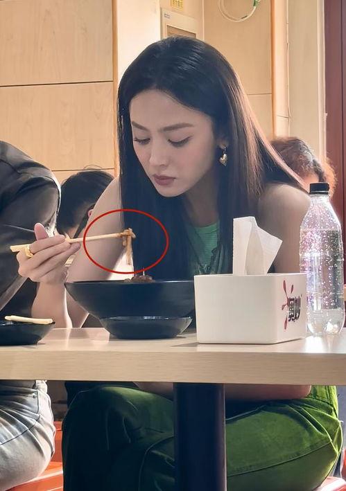 娜扎被粉丝爆料视频,视频内容引发热议 第3张 娜扎被粉丝爆料视频,视频内容引发热议 第3张
