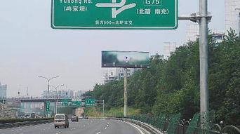 网友爆料高速免费视频,高速免费瞬间，车流如织，场面壮观！