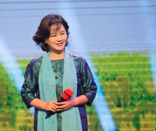 老友爆料鞠萍上学视频,回忆校园时光