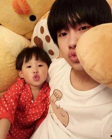 小哥哥撞上娱乐圈吃瓜  第2张