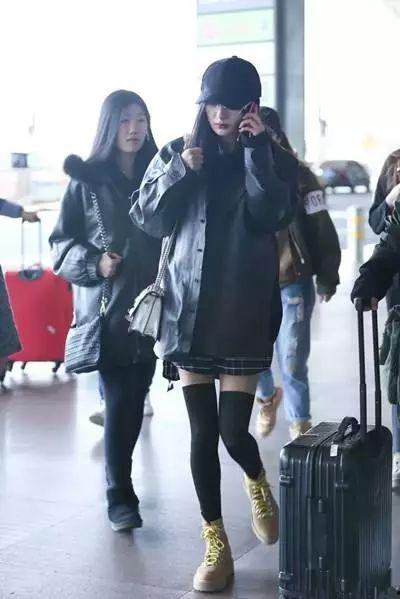 马丁靴网友爆料视频下载,揭秘时尚潮流背后的秘密 第3张 马丁靴网友爆料视频下载,揭秘时尚潮流背后的秘密 第3张