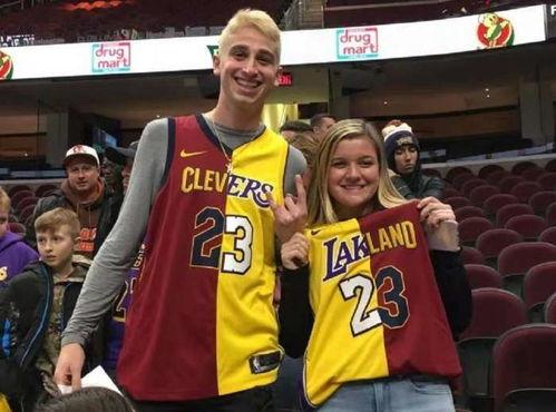 詹姆斯爆料回家视频播放,揭秘巨星温馨家庭时光  第3张